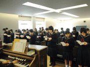 小礼拝堂での中学生の礼拝